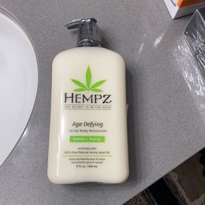 Hempz Age Defying body moisturizer 17fl. Oz